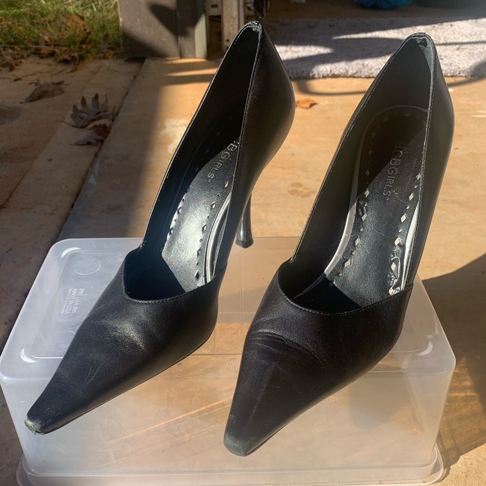 BCBG pointy toe heel